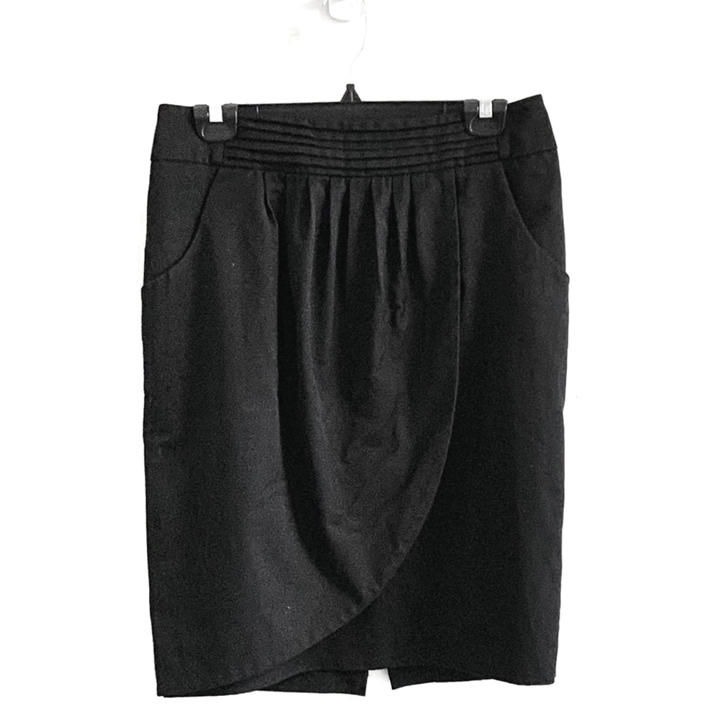Super flattering skirt for work